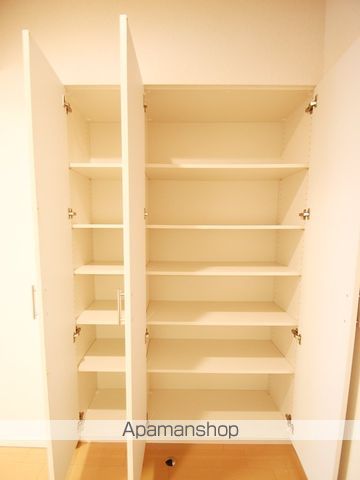 コンフォリア東池袋WESTの内装写真