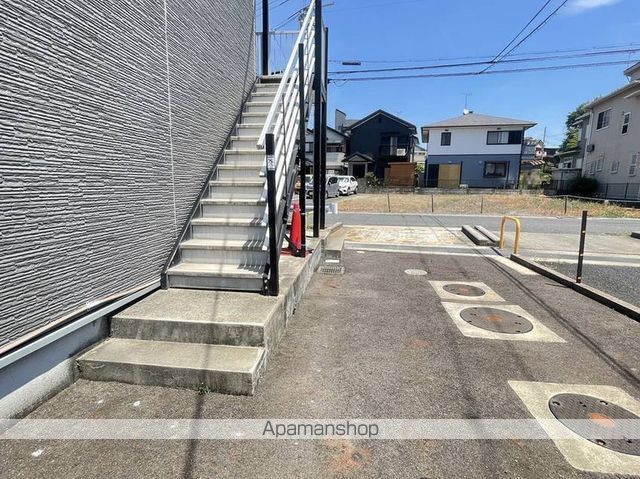 レオパレスキャロットハウスの玄関写真