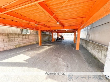 ラフィーネ石手[1R/19.7m2]の駐車場2