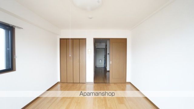 DEMAINの内装写真