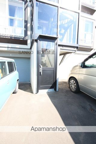 クリスタル参番館の玄関写真