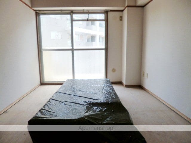 街道ビルの内装写真