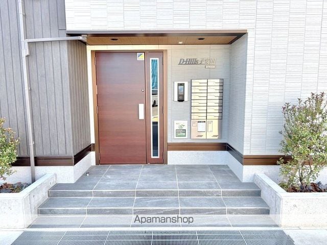 DーHILLS子安IIIの玄関写真