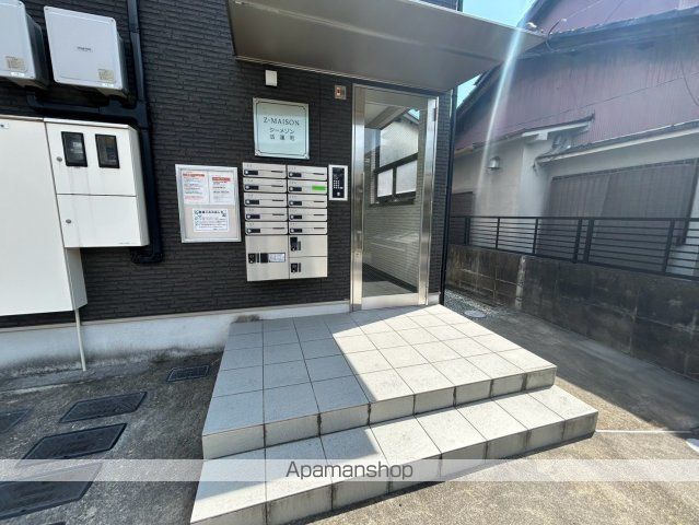 ジーメゾン法蓮町の玄関写真