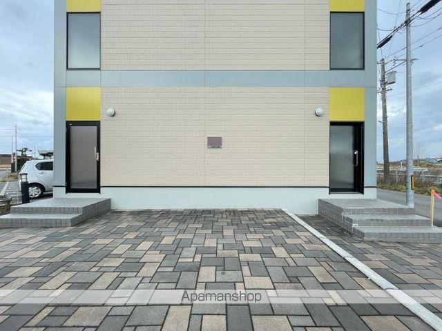 レオパレスしあわせの家の玄関写真