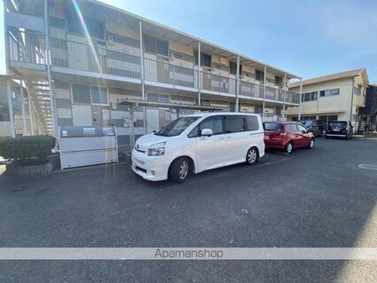 レオパレスＫＡＷＡＳＡＫＩ[1K/19.87m2]の駐車場