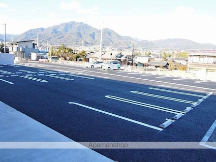 ルチェ・ソラーレ上山[2LDK/57.5m2]の駐車場