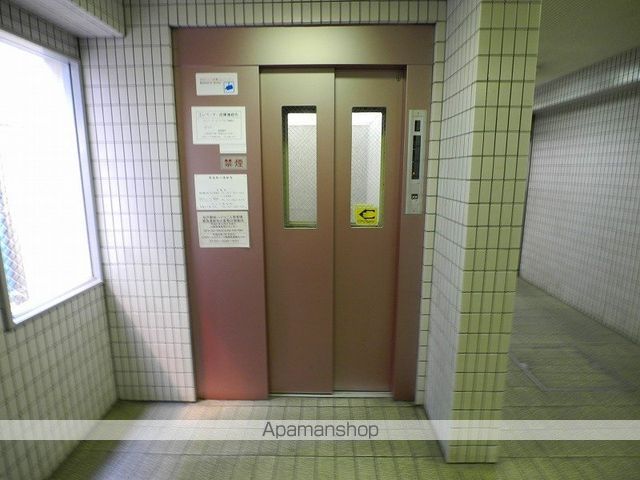 松戸駅前ハイツの玄関写真