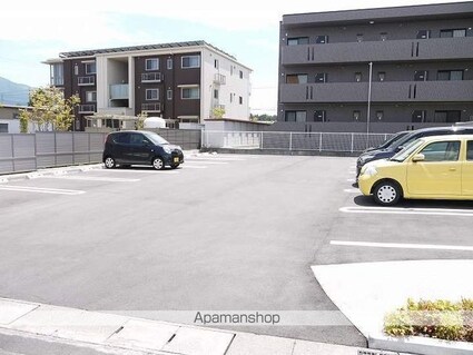 アートタウン[1LDK/47.7m2]の駐車場