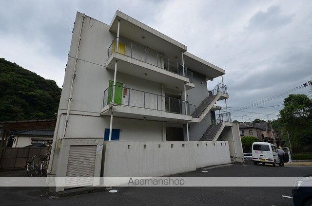 鹿児島市唐湊線 桜島桟橋通駅 徒歩37分 3階建 築19年の外観写真