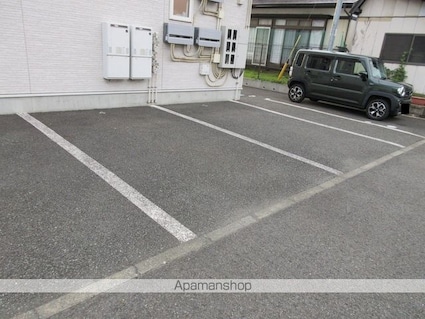 トムテ６号館[1LDK/45.77m2]の駐車場2