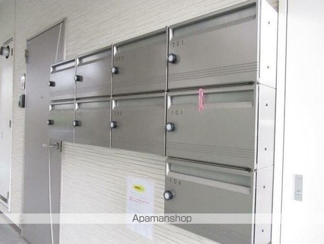 ポミエ中倉の玄関写真
