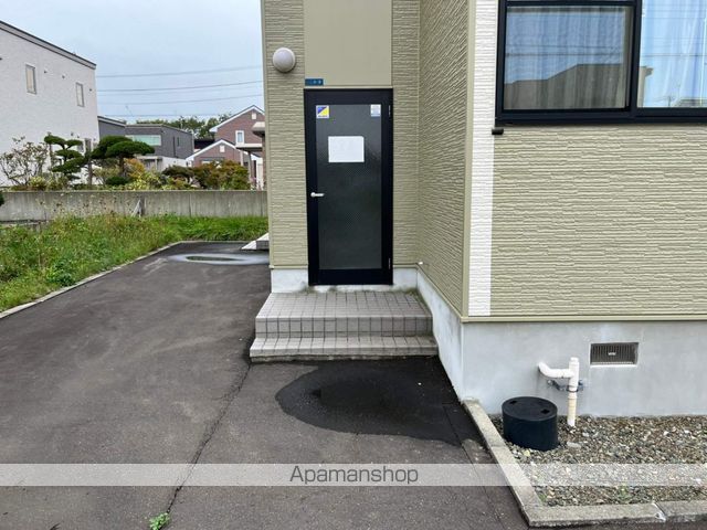 レオパレスラスターAの玄関写真