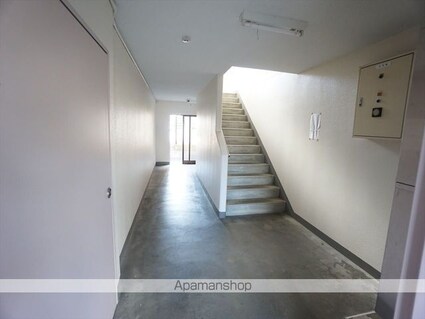 メゾンクリオネ[3LDK/70.38m2]のエントランス