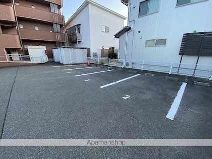 ルシェリア[1LDK/40.61m2]の駐車場