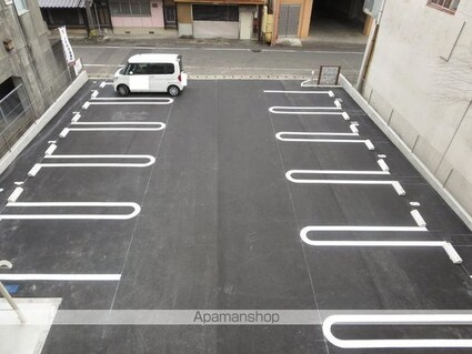 エスト出町[2LDK/52.54m2]の駐車場