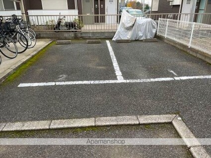 レオパレスレグルス・コート[1K/23.18m2]の駐車場