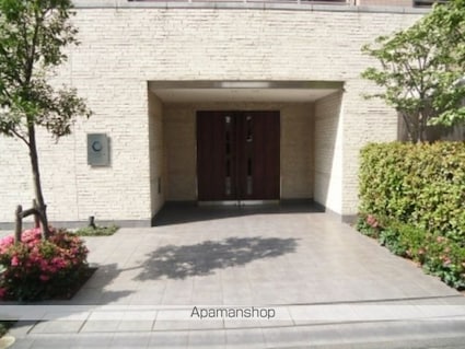 東京都荒川区荒川２丁目[2LDK/60m2]のエントランス