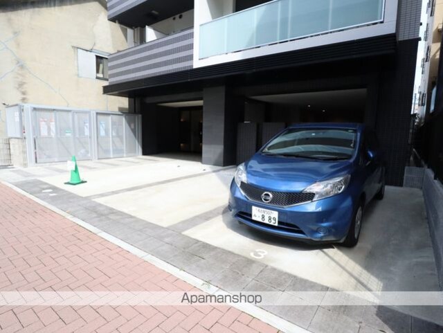 愛知県名古屋市昭和区鶴舞３丁目[1R/29.64m2]の駐車場2