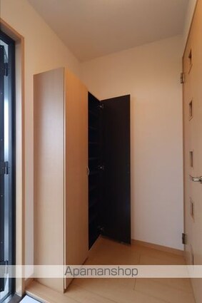 Ｃｏｍｏｄｏ　Ｇｉｏｎｅ　Ａ棟[1LDK/33.39m2]の玄関