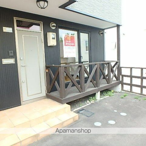 マイルストーン里塚A棟の玄関写真