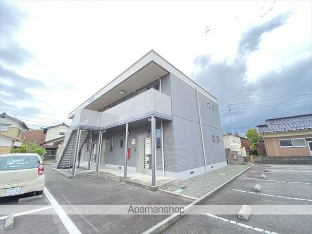米子市 2階建 築24年の外観写真