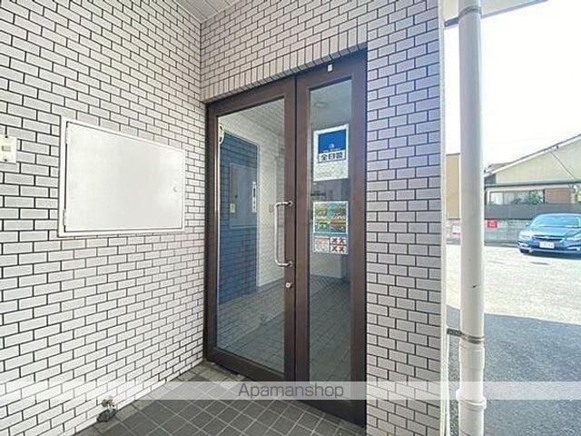小島ビルの玄関写真