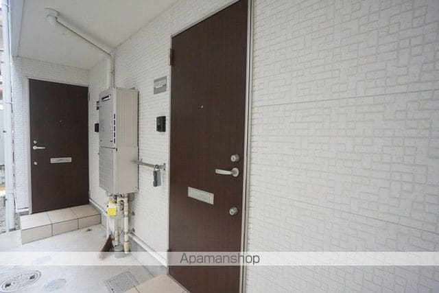 アースクエイク上条A棟の玄関写真