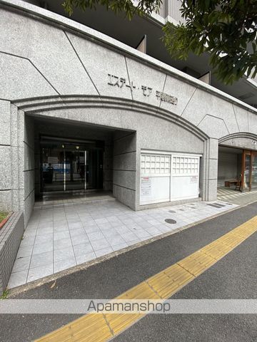 エステートモア平尾駅前通りの玄関写真