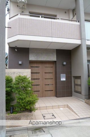 フロンティアUの玄関写真