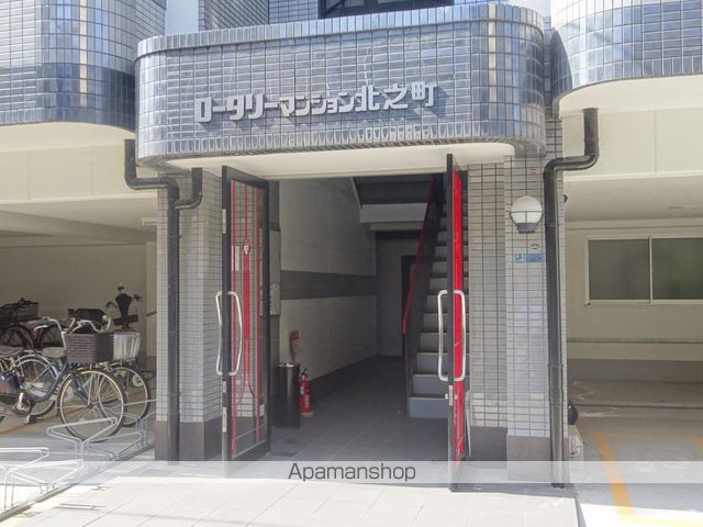 ロータリーマンション香里北之町の玄関写真