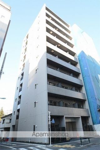 新宿区榎町のマンションの外観1