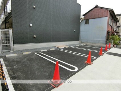 リブリ・ＪＳＮ[1K/26.08m2]の駐車場