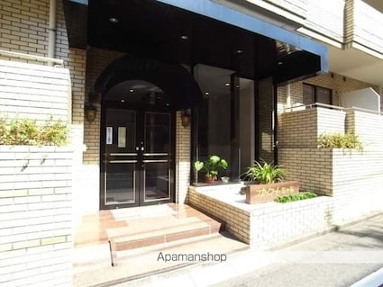 東京都新宿区市谷薬王寺町[1R/22.14m2]のエントランス