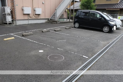 ドゥ・セナクール　Ａ・Ｂ[1K/30.39m2]の駐車場