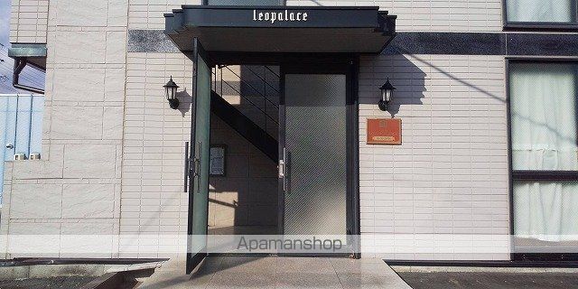 レオパレスイーストリバーの玄関写真