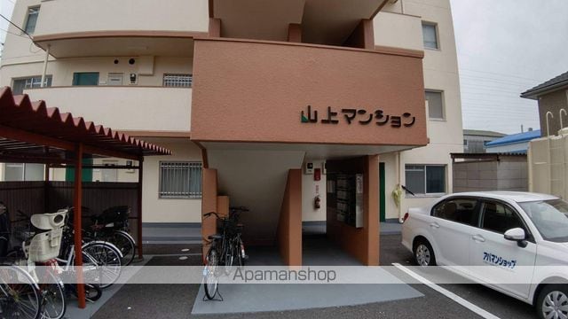 山上マンションの玄関写真