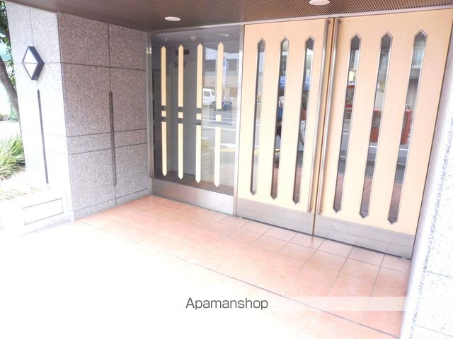 トウセン南大塚の玄関写真
