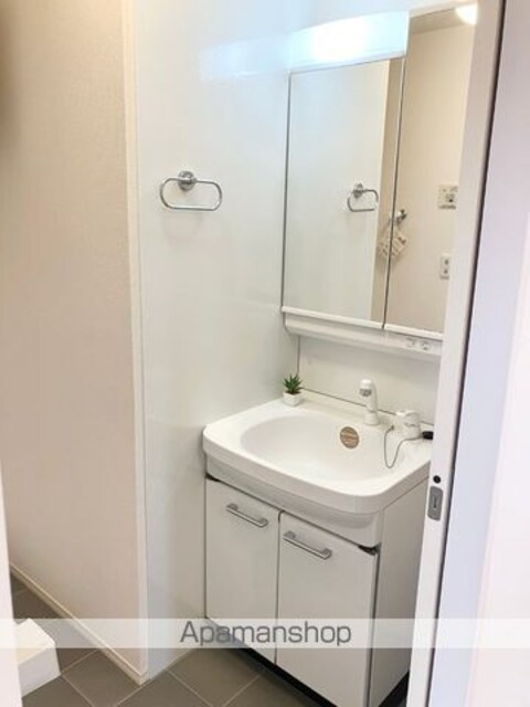 Ｓｑｕａｒｅ　Ｖｉｌｌａ　福島[1LDK/42.38m2]の洗面所