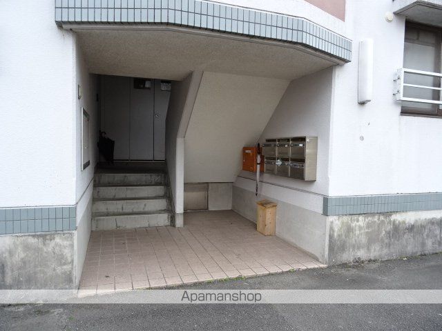 カームヒルズNの玄関写真