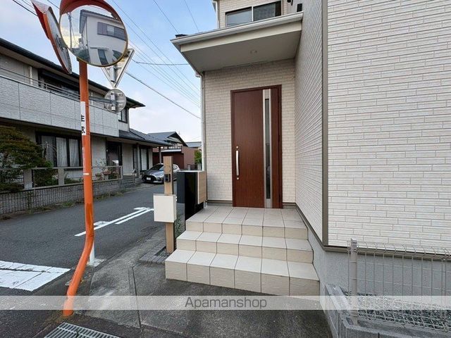 沼津市 2階建 築7年の玄関写真