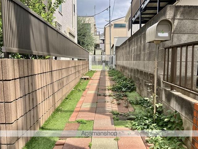 東急池上線 雪が谷大塚駅 徒歩8分 2階建 築41年の玄関写真