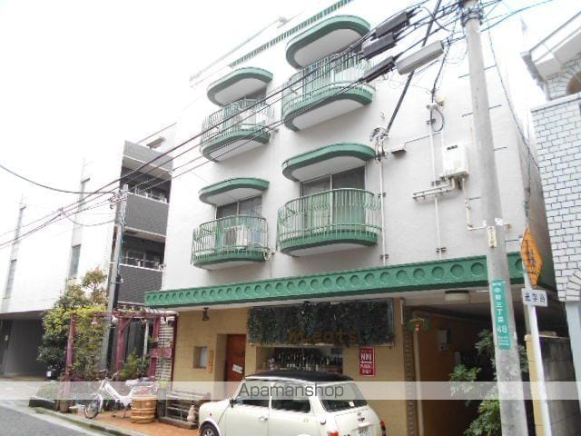 シャトー信濃の玄関写真