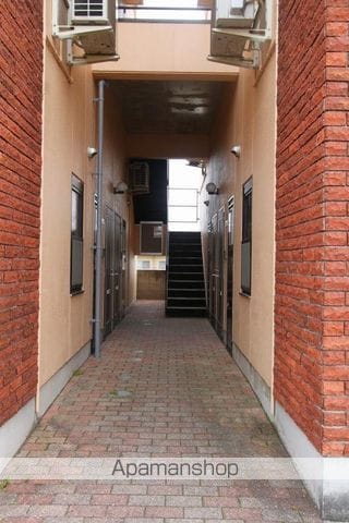 リッチモンド勅使Aの玄関写真