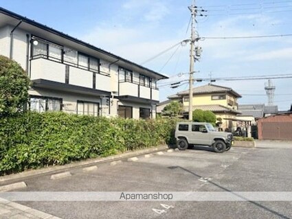ロイヤルシャトー　Ｅ棟[2LDK/53.93m2]の駐車場