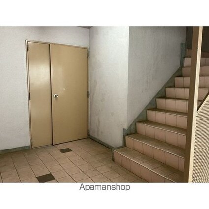 松岡ビル[事務所/64.54m2]の玄関