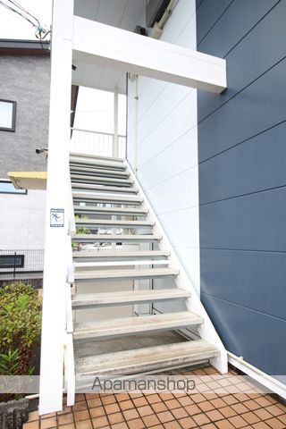 レオパレス南国2番館の玄関写真