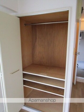 サンブライト１２[1R/16.64m2]の収納