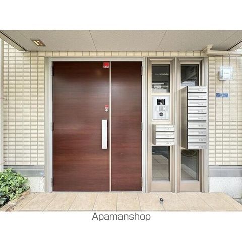 片岡マンションの玄関写真