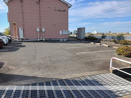 ノースショア[2LDK/59.77m2]の駐車場